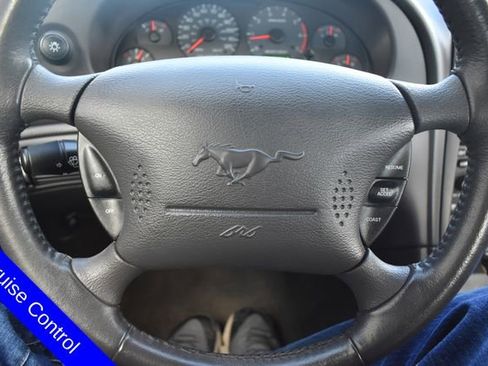 Used 2004 Ford Mustang Convertible image 5