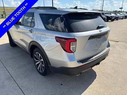 Used 2023 Ford Explorer ST-Line w/ Class IV Trailer Tow Package RWD image 9
