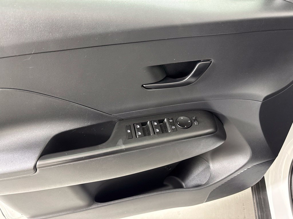 Used 2025 Hyundai Kona SEL FWD image 24
