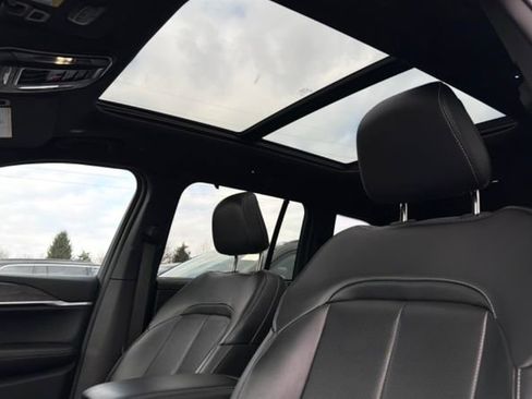 Used 2024 Jeep Grand Cherokee Limited w/ Luxury Tech Group II image 2