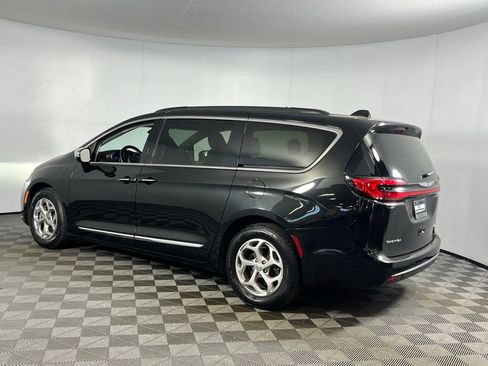 Certified 2023 Chrysler Pacifica Limited image 8