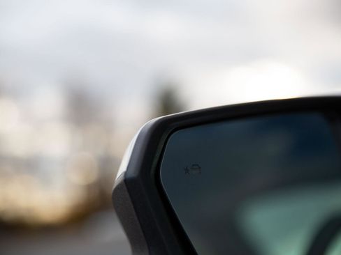 Certified 2023 Chevrolet Equinox LT w/ Driver Convenience Package image 11