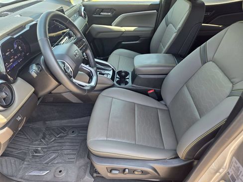 Certified 2024 Chevrolet Colorado ZR2 w/ ZR2 Convenience Package III AWD/4WD image 13