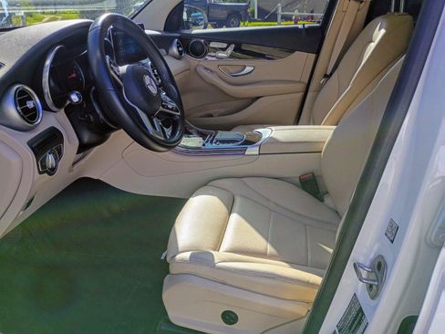 Used 2022 Mercedes-Benz GLC 300 image 4