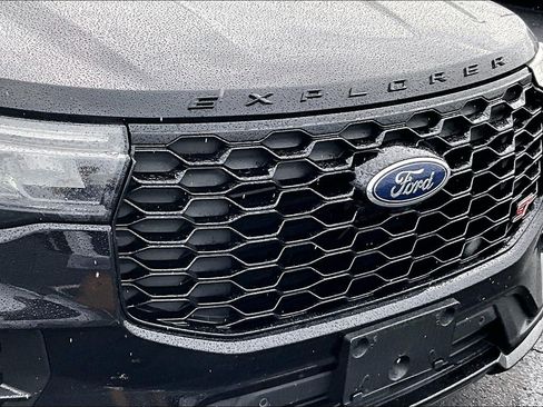 Used 2025 Ford Explorer ST AWD/4WD image 32
