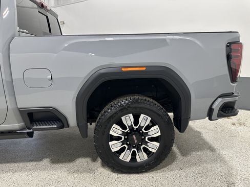Used 2025 GMC Sierra 3500 AT4 w/ AT4 Premium Plus Package AWD/4WD image 8