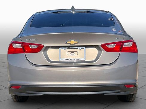 Used 2018 Chevrolet Malibu LT w/ Leather Package FWD image 5