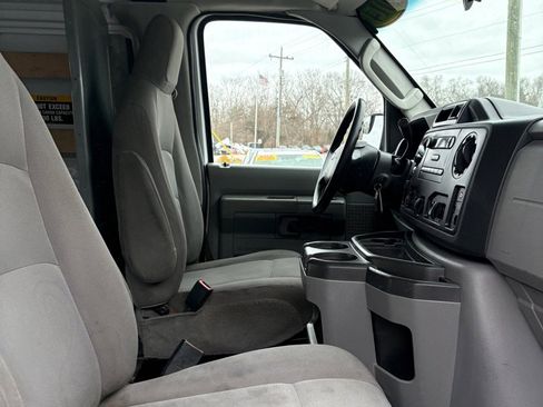 Used 2014 Ford E-250 and Econoline 250 w/ Power Group image 15