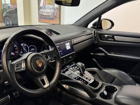 Used 2021 Porsche Cayenne Turbo image 6