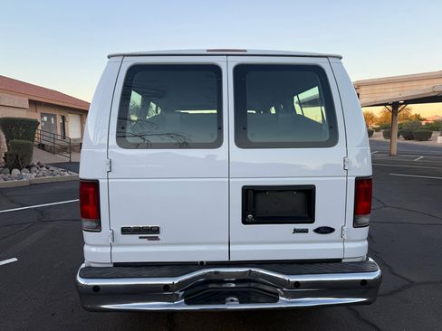 Used 2013 Ford E-350 and Econoline 350 XLT image 4