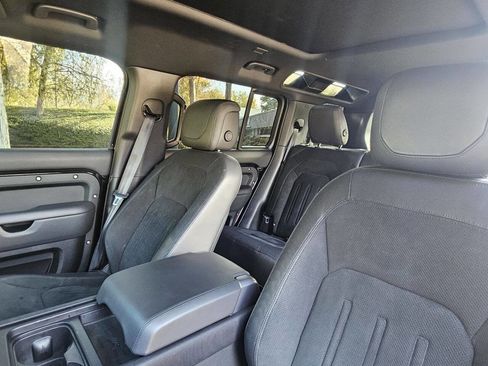 Used 2024 Land Rover Defender 110 V8 image 28