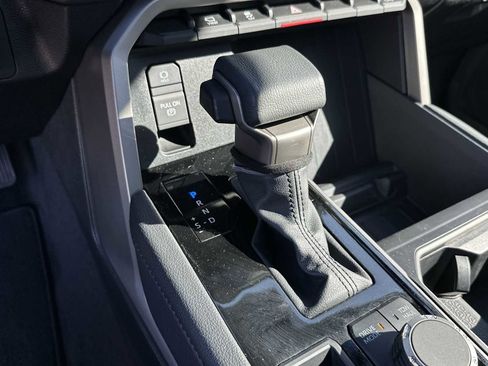 Used 2025 Toyota Tundra Limited image 24