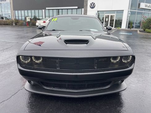 Used 2016 Dodge Challenger SRT w/ Technology Group RWD image 2