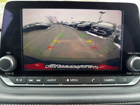 Used 2023 Nissan Rogue S image 23