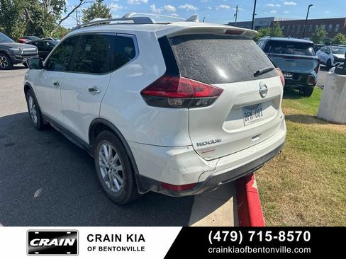 Used 2017 Nissan Rogue SV w/ SV Premium Package FWD image 4