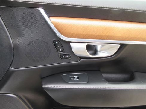 Used 2018 Volvo S90 T6 Inscription w/ Convenience Package image 32