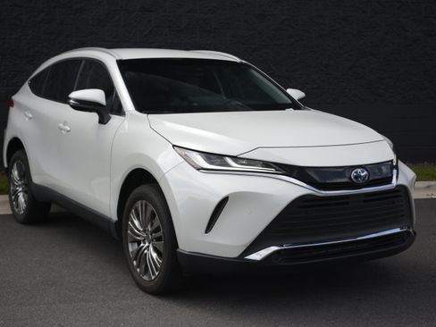 Used 2022 Toyota Venza XLE AWD/4WD image 9