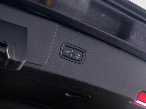 Certified 2023 Porsche Cayenne Platinum Edition image 32