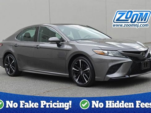 Used 2018 Toyota Camry XSE FWD image 1