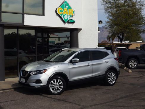 Used 2022 Nissan Rogue Sport SV image 3