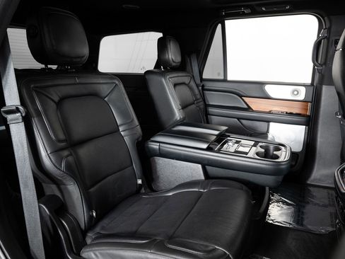 Used 2019 Lincoln Navigator Reserve image 27