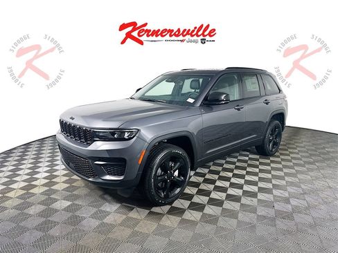 New 2025 Jeep Grand Cherokee Altitude image 3