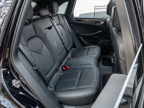 Certified 2025 Porsche Macan image 37
