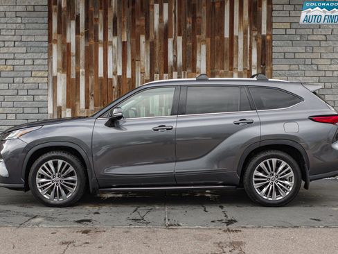 Used 2021 Toyota Highlander Platinum AWD/4WD image 3