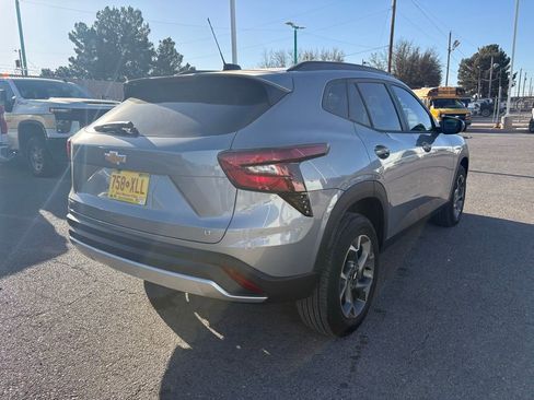 Used 2025 Chevrolet Trax LT image 4