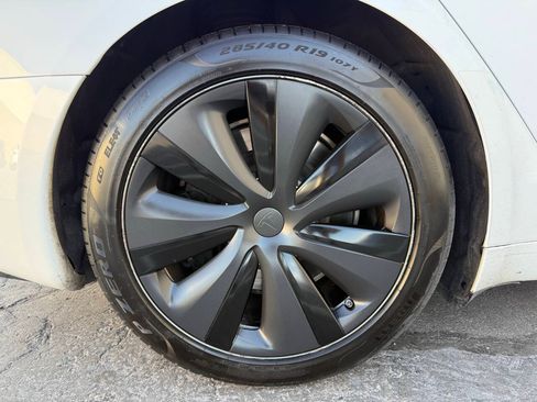 Used 2022 Tesla Model S AWD/4WD image 37