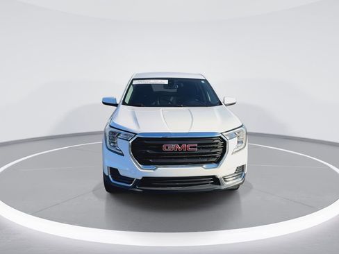 Used 2022 GMC Terrain SLE image 3