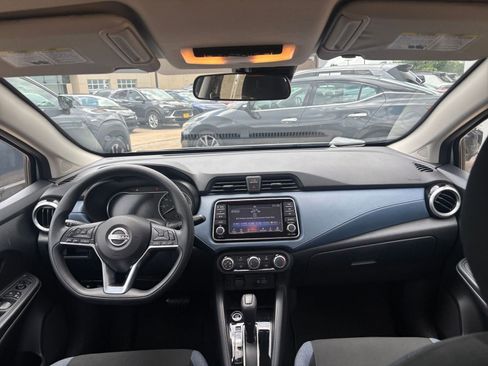 Used 2025 Nissan Versa SV FWD image 31