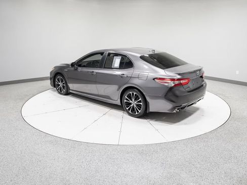Used 2019 Toyota Camry Hybrid FWD image 32