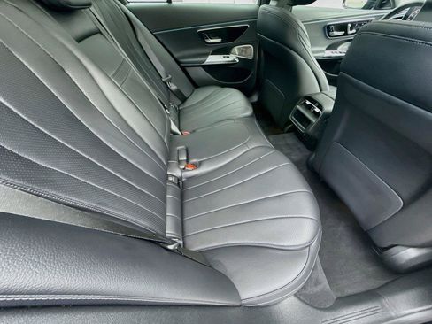 Used 2024 Mercedes-Benz E 350 4MATIC Sedan image 27