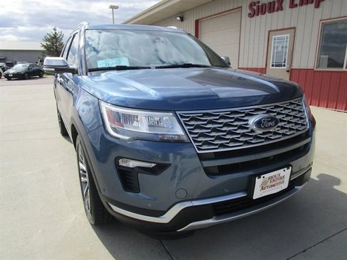 Used 2018 Ford Explorer Platinum AWD/4WD image 3
