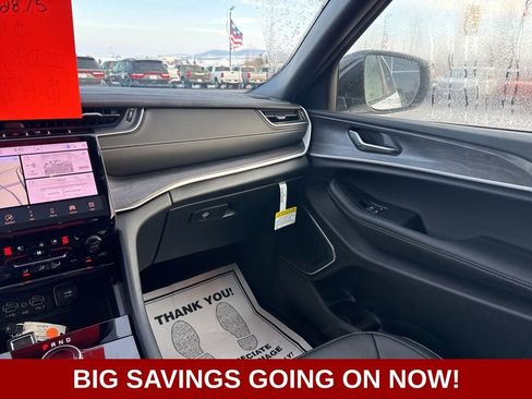 New 2025 Jeep Grand Cherokee L Limited w/ Luxury Tech Group II image 43