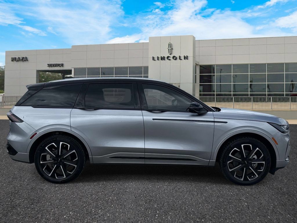 New 2026 Lincoln Nautilus Reserve AWD/4WD image 2