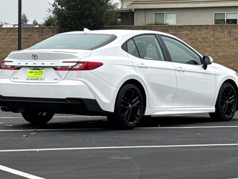 Used 2025 Toyota Camry SE image 10
