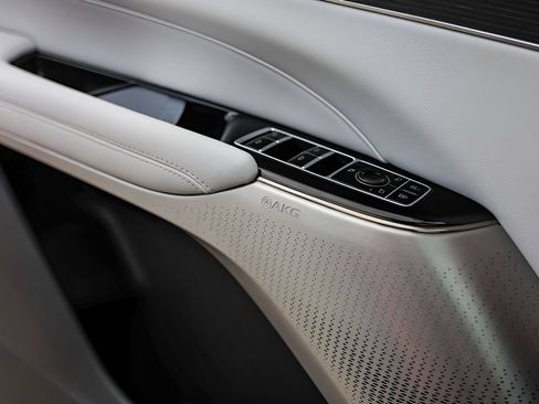 Certified 2024 Cadillac Lyriq Luxury RWD image 18