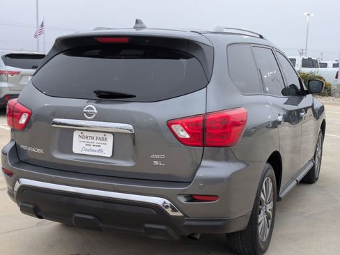 Used 2020 Nissan Pathfinder SL image 3