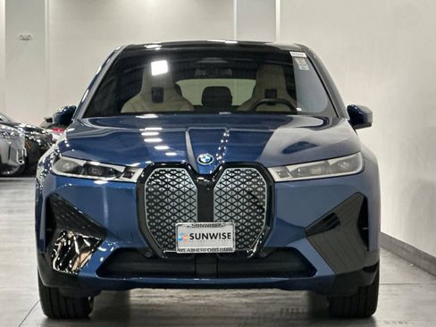 Used 2023 BMW iX xDrive50 w/ Sport Package AWD/4WD image 9