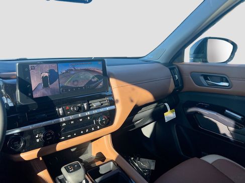 New 2026 Nissan Pathfinder Platinum image 24