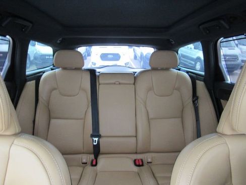 Used 2022 Volvo V90 B6 Cross Country image 35