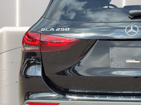 Used 2021 Mercedes-Benz GLA 250 4MATIC image 26