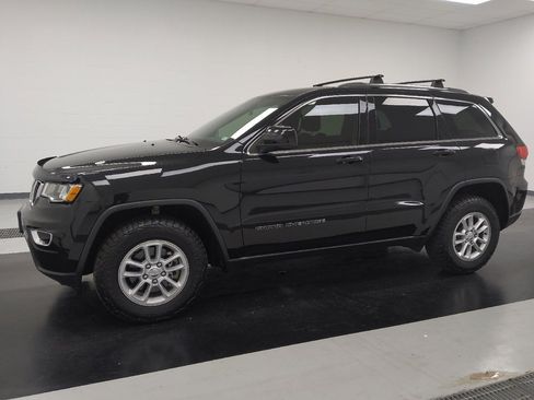 Used 2019 Jeep Grand Cherokee Laredo image 2