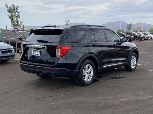 Used 2024 Ford Explorer XLT RWD image 3