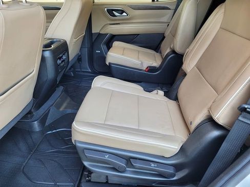 Used 2021 Chevrolet Tahoe Premier w/ Premium Package AWD/4WD image 18