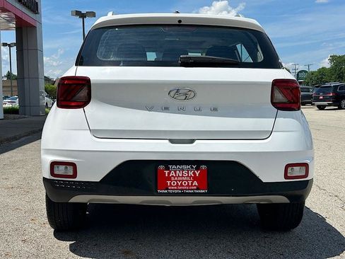 Used 2024 Hyundai Venue SEL FWD image 4