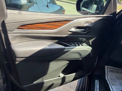 Used 2023 Cadillac Escalade ESV Premium Luxury AWD/4WD image 7