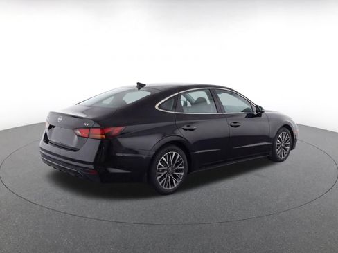 Used 2024 Nissan Altima 2.5 SV FWD image 9